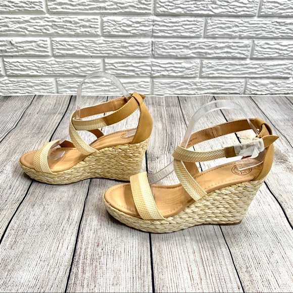 Dolce by Mojo Moxy Striped Sandal Wedges - Picture 4 of 6